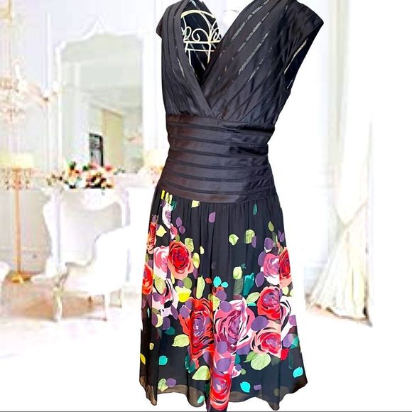 Adrianna Papell Dresses & Skirts - Andrianna Papell Black & Floral Cocktail Party Dress Size 8